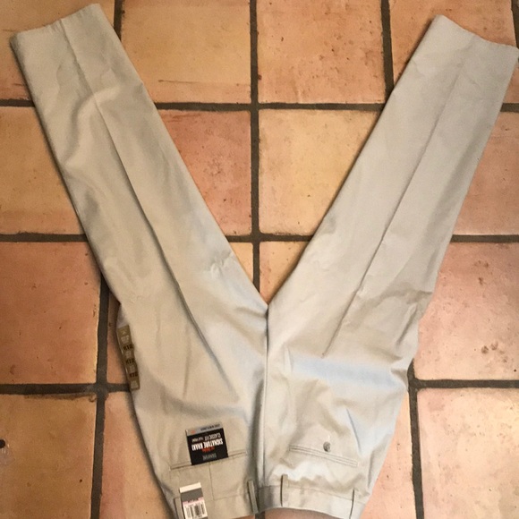 Men’s dockers. Still have tags. Very nice - Picture 2 of 2